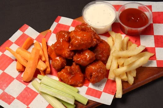 buffalo chicken wings with celery