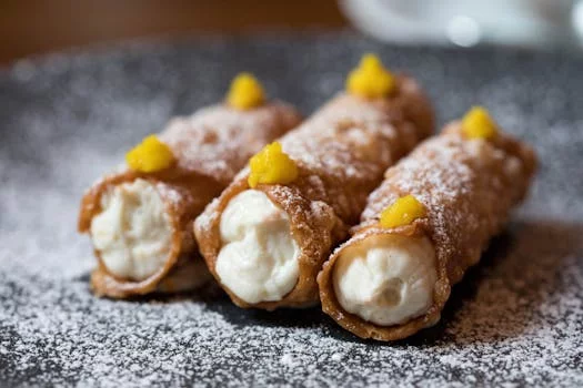 cannoli with ricotta filling